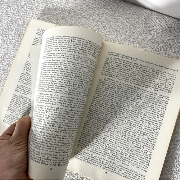 Vintage  1970’s History Of Red Deer Book - Picture 8 of 10